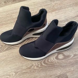 DKNY Fashion Slip on Sneaker w heel 8.5